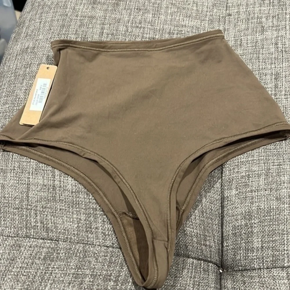 Skims Fits Everybody High Waisted Thong - Picture 4 of 12